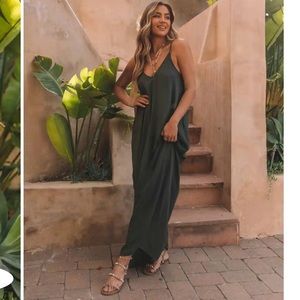 NWT VICI OLIVIAN POCKETED MAXI DRESS - MOSS GREEN